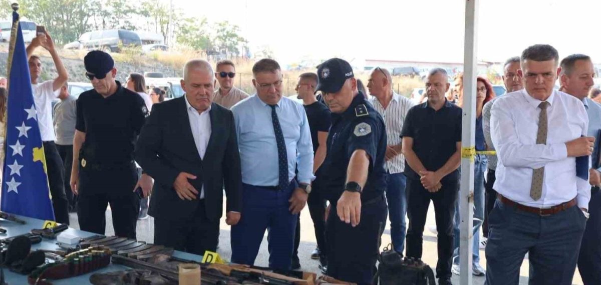 Toplu mezar kazısında çok sayıda silah ve mühimmat bulundu