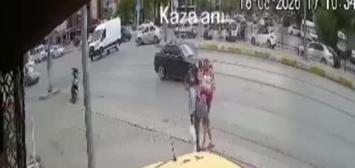 Ulus Kavşağı’nda yasağa rağmen U dönüşü yapan sürücü kaza çıkardı, taksiyle çarpıştı