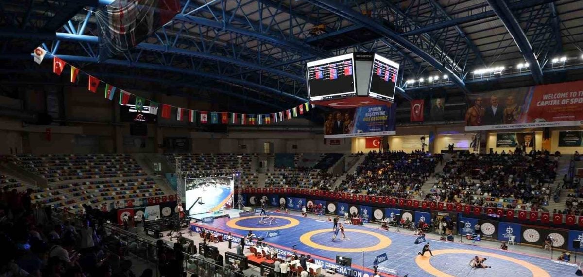 Uluslararası güreşçilerin performansı Kocaeli’de gençlere örnek oldu