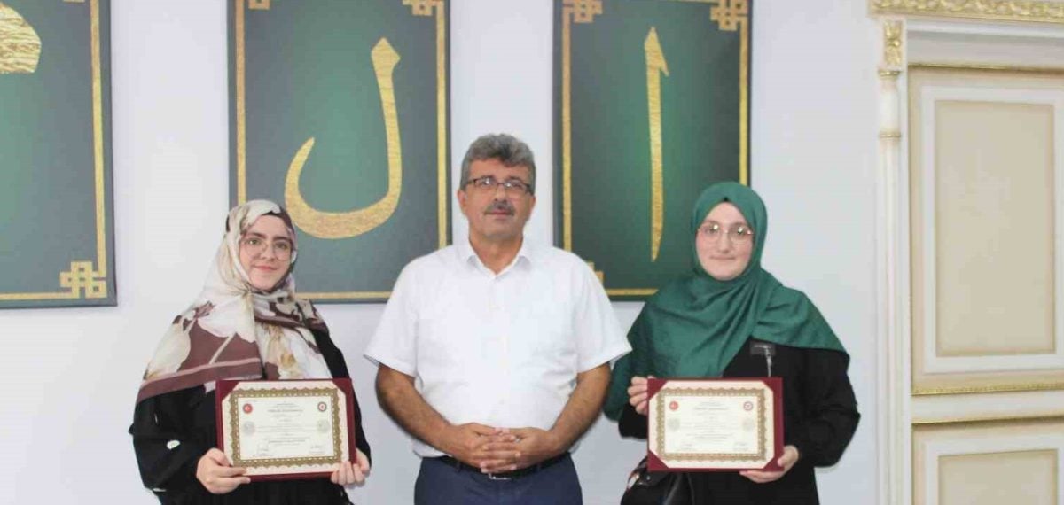 Ünye’de 8 hafız Diyanet sınavını geçti, belgeleri törenle verildi
