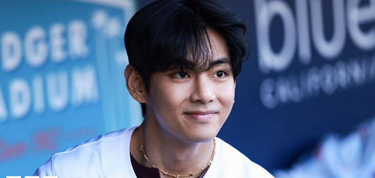 V reveals one-sided hearing loss while on BTS world tour