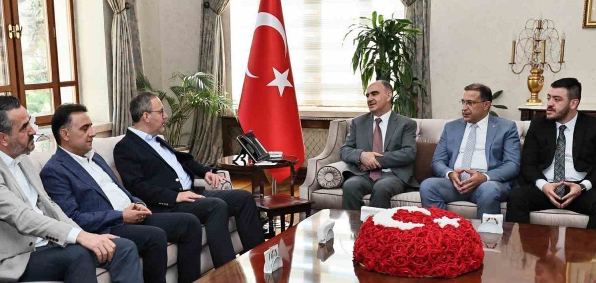 Vali Özkan Bakan Kasapoğlu ile Manisa’da gençlik ve spor yatırımlarını görüştü