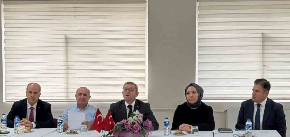 Vali Ziya Polat başkanlığında İl Hayat Boyu Öğrenme Komisyonu toplantısı yapıldı