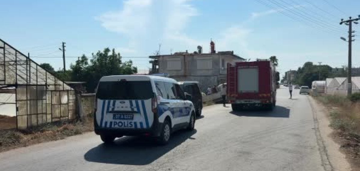 VIP minibüs ile kamyonet çarpıştı, kamyonet sürücüsü yaralandı