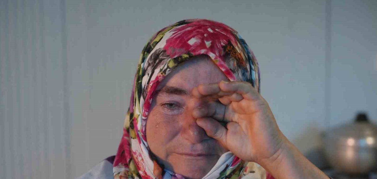 Yangında evleri yanan aile, ödeme aldığı iddia edilen müteahhitten şikayetçi oldu