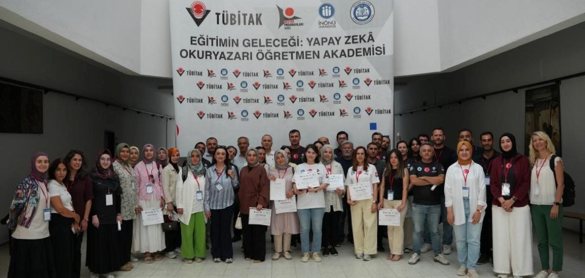 Yapay Zeka Okuryazarı Öğretmen Akademisi kapanış töreni yapıldı, 30 öğretmene belge verildi