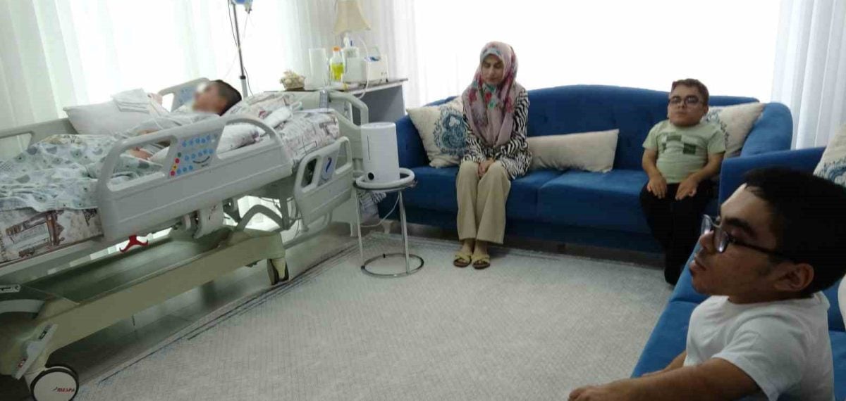 Yatağa bağımlı üç çocuğun bakımıyla mücadele eden anne yardım bekliyor