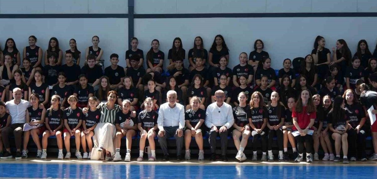 Yaz kurslarını tamamlayan yaklaşık 2 bin çocuğa sertifika töreni düzenlendi