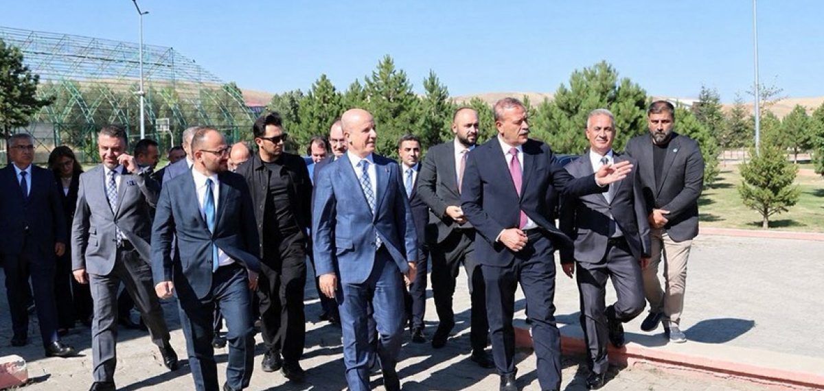 YÖK Başkanı ve bölge rektörleri Ahlat’ta Malazgirt anmasına katıldı
