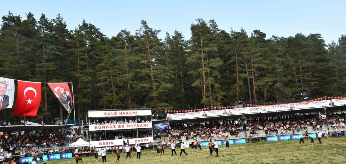 Yusuf Can Zeybek, Vezirköprü Kunduz Yağlı Güreşleri’nde başpehlivan oldu