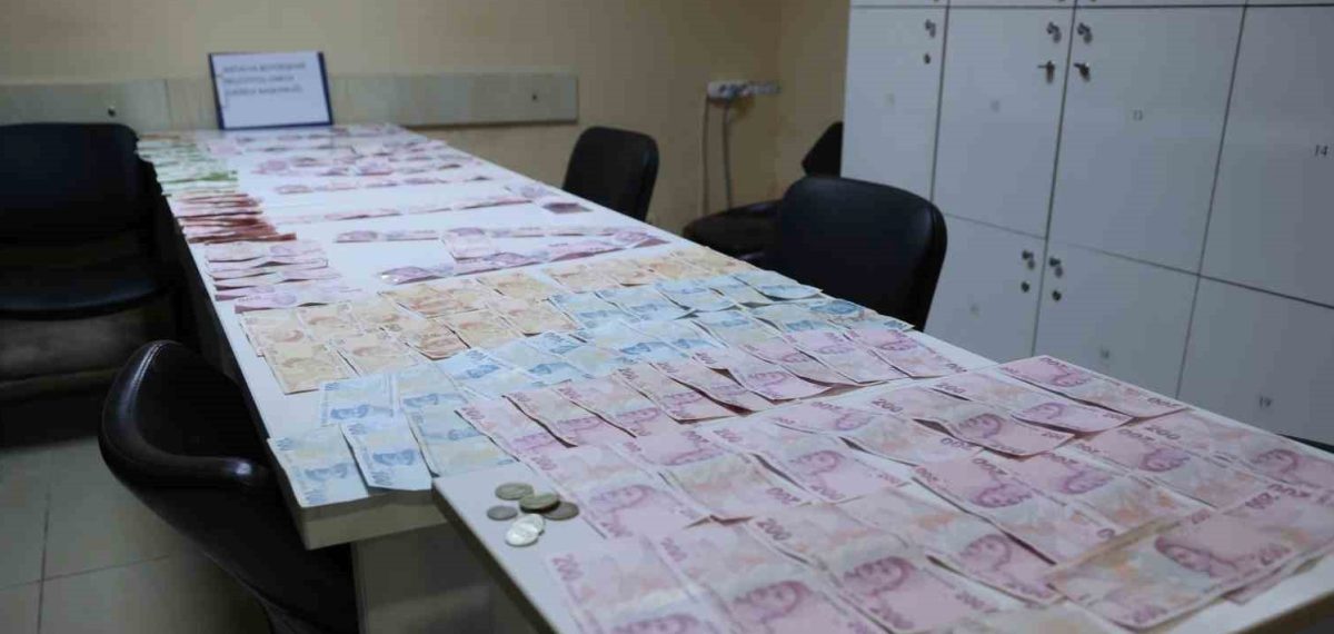 Zabıta dilencilik yaptığı belirlenen kişiden 17 bin 180 lira para ele geçirdi