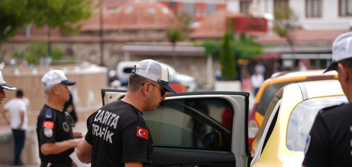 Zabıta ekipleri Bolu’da otobüs ve taksileri denetledi, eksikliklere işlem uygulandı