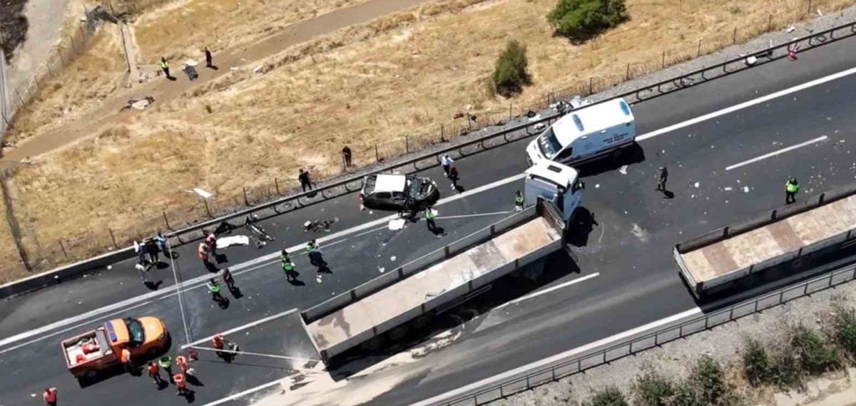 Zincirleme kaza Nurdağı’nda: 2 ölü, 5 yaralı araçlar hurdaya döndü