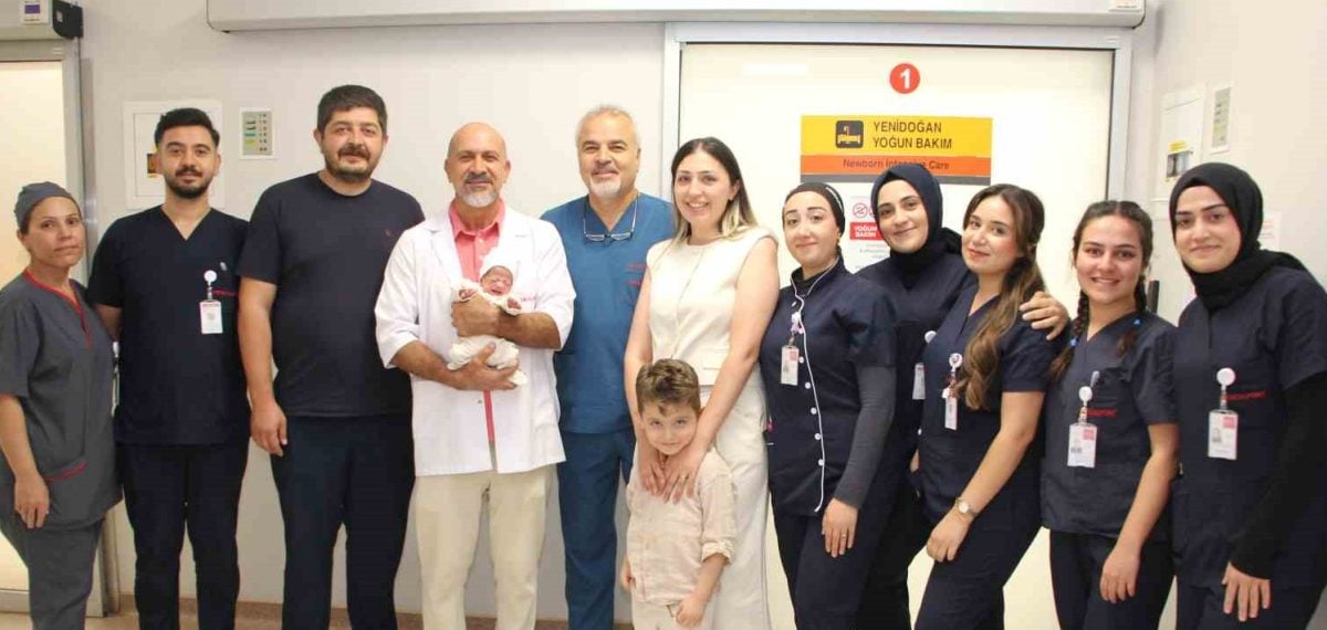 830 gram doğan prematüre bebek 144 gün sonra taburcu edildi