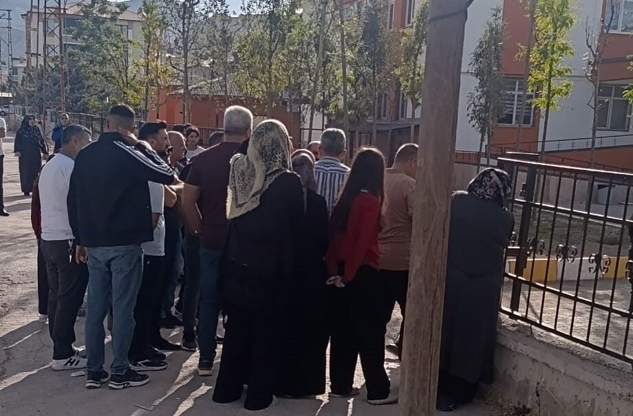 Van’da okulda boş pompalı tüfek taşıyan öğrenci alarmı paniğe neden oldu