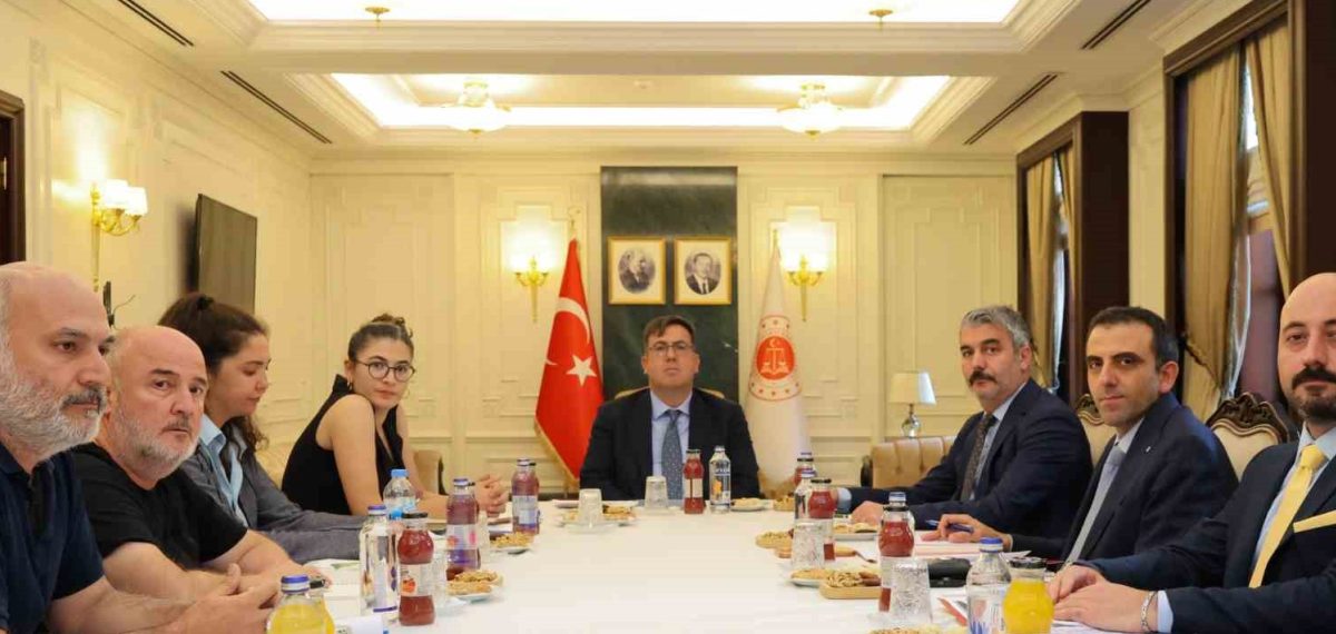 Adalet Bakan Yardımcısı ailelerle görüşüp deprem soruşturmalarını değerlendirdi