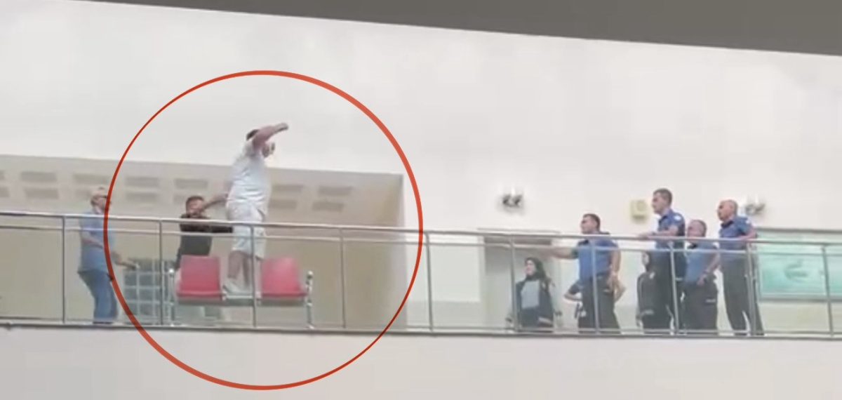 Adliye koridorunda intihar girişimi güvenlik görevlisi tarafından engellendi