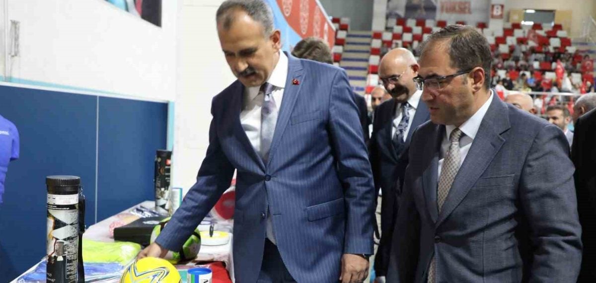 Ağrı’da 171 okula 15 milyon TL değerinde 22 bin 200 spor malzemesi dağıtıldı