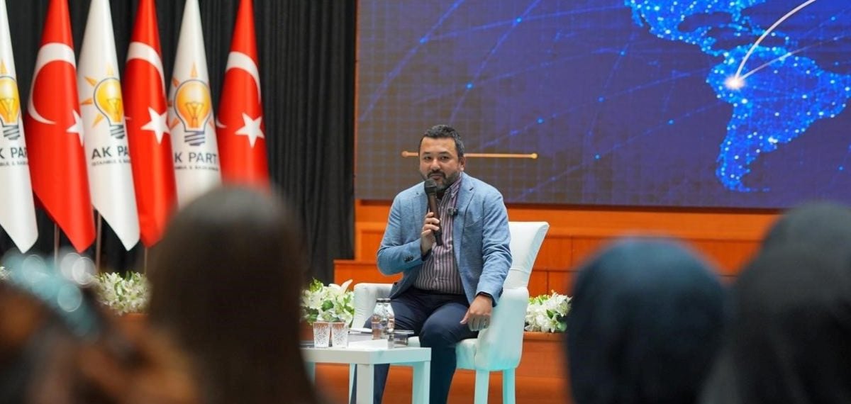 AK Parti İstanbul Gençlik Kolları’nın Diplomasi Atölyesi başladı, gençler alan uzmanlarıyla buluşuyor