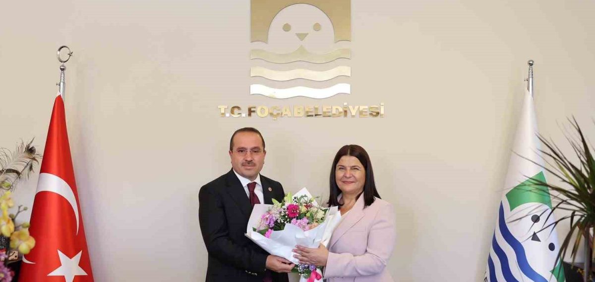 AK Parti’li Kırkpınar’dan Foça Belediye Başkanı Saniye Bora Fıçı’ya ziyaret