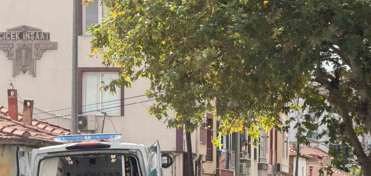 Akhisar’da eski çocuk arkadaşını göğsünden vurarak öldüren zanlı İzmir’de yakalandı