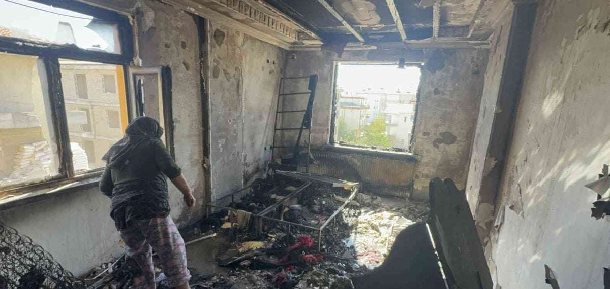 Aksaray’da 2 yaşındaki çocuğun çakmakla çıkardığı yangında ev kullanılamaz hale geldi