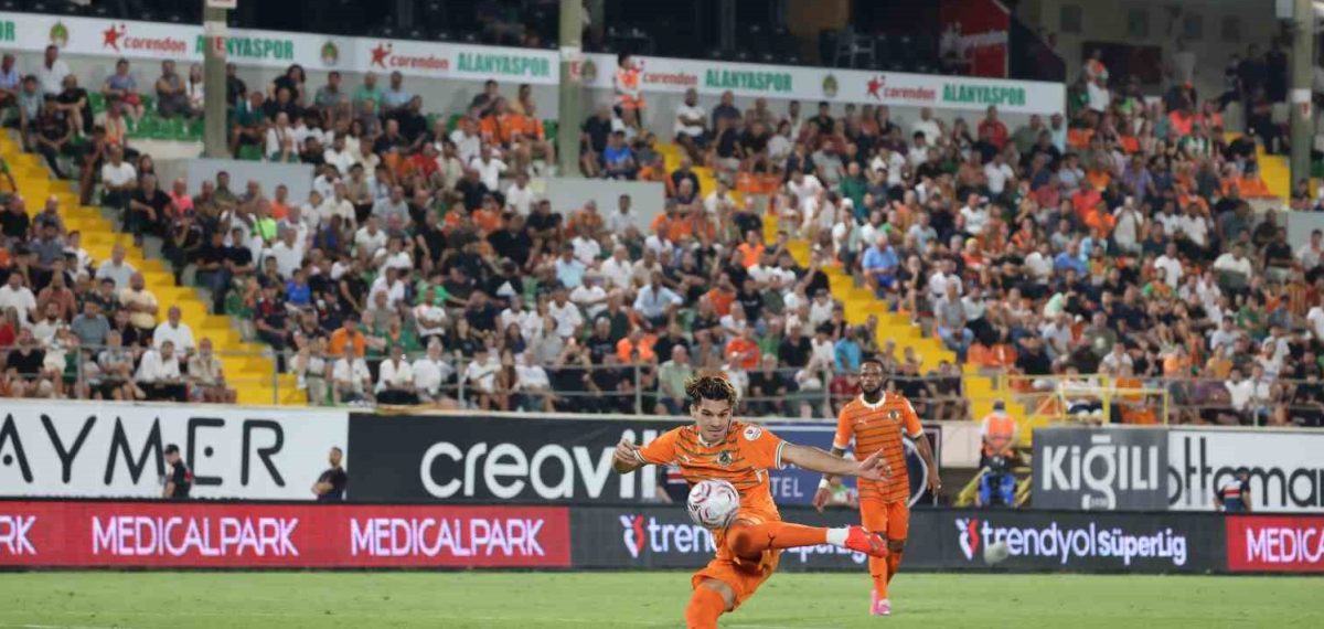 Alanyaspor ile Göztepe 2-2 berabere kaldı; penaltı ve son dakika golü skoru belirledi