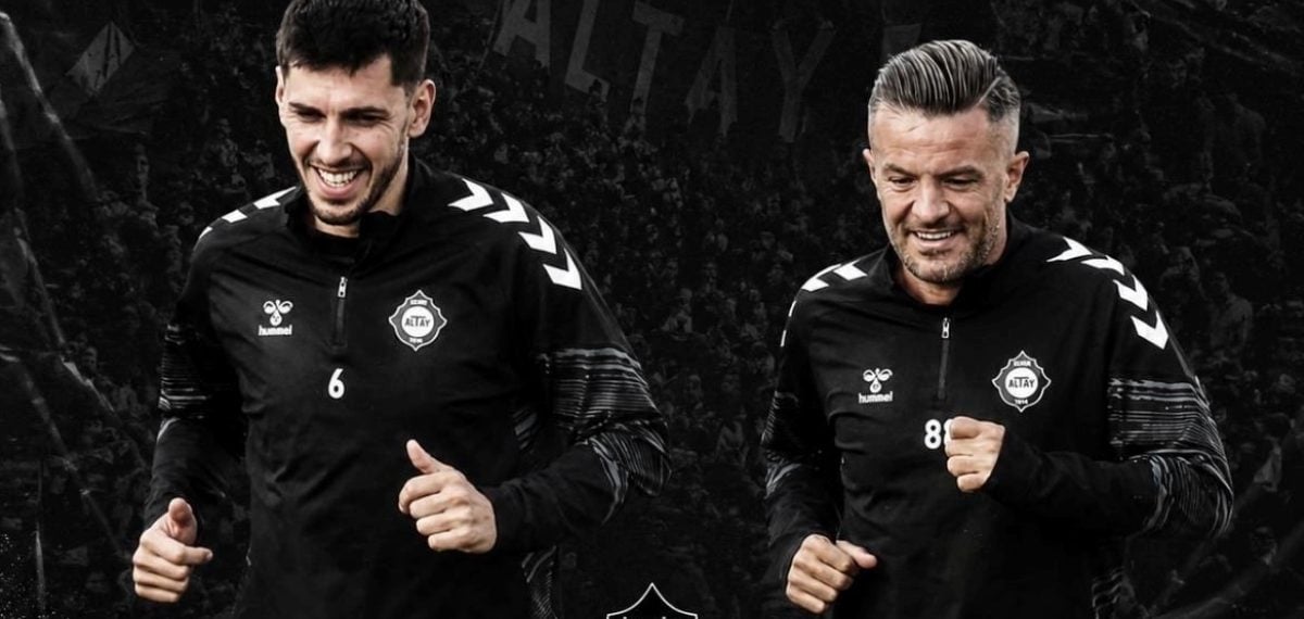 Altay kaptanları Özgür Özkaya ve Ceyhun Gülselam futbolu bıraktığını açıkladı