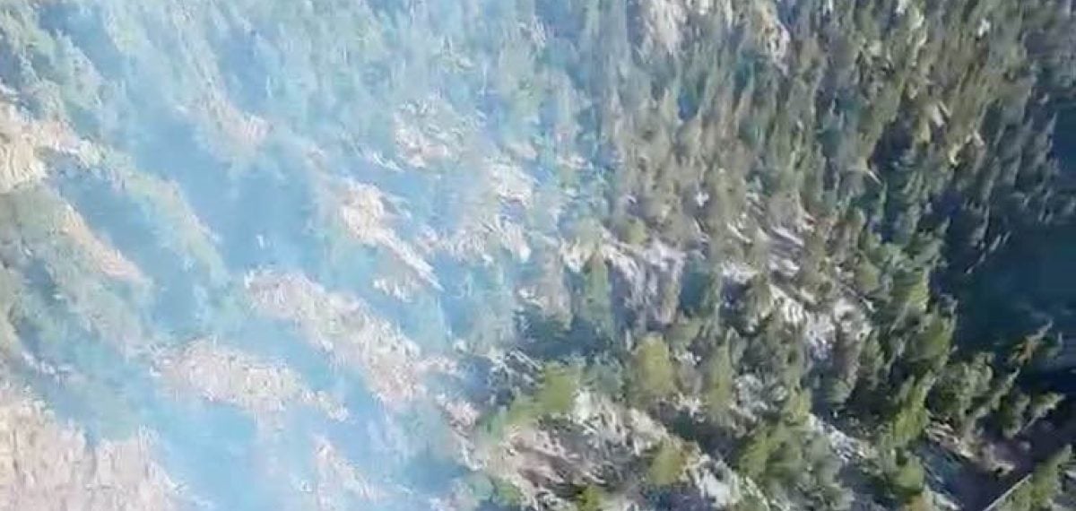 Antalya Akseki’de zorlu arazide orman yangınına havadan ve karadan müdahale