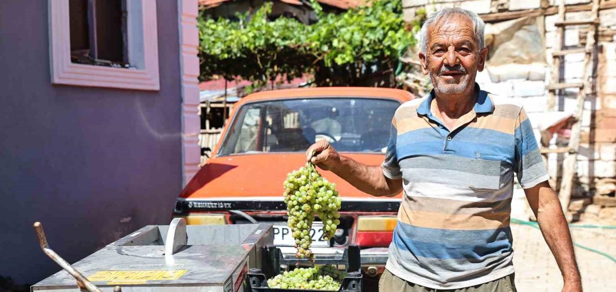 Antalya Büyükşehir’den Elmalı üreticilerine üzüm sıkma makinesi desteği sağlandı