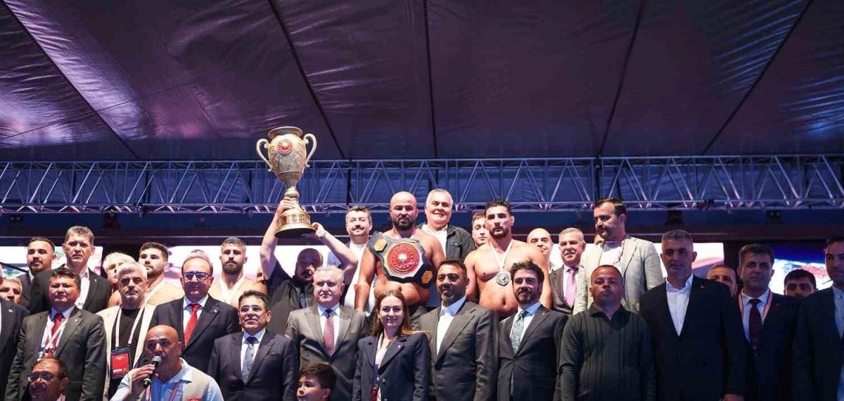 Antalya Büyükşehirli pehlivanlar 12 farklı boyda madalya kazandı