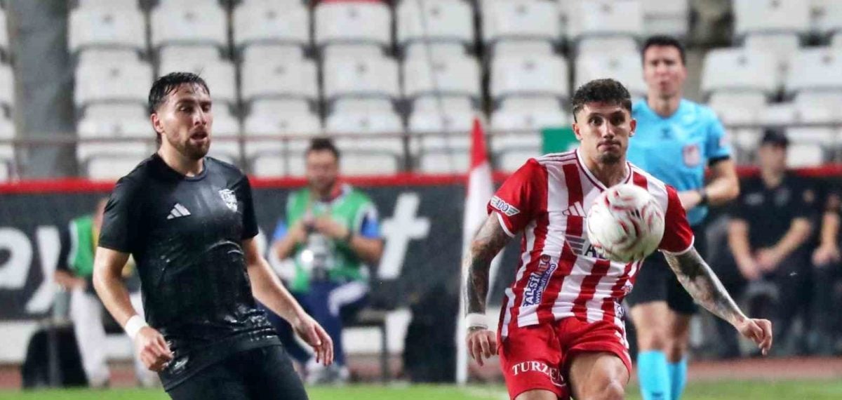 Antalyaspor evinde Vanspor FK’yı 3-0 mağlup etti