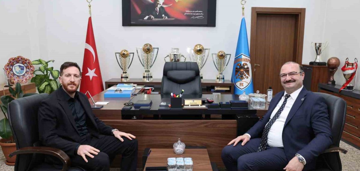 Atatürk Üniversitesi rektörü Erzurumspor tesislerini ziyaret etti, takıma başarı diledi