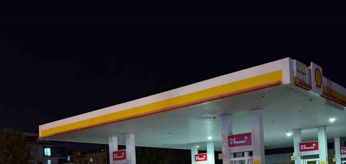 Avcılar’da motosiklet sürücüsü E-5’te aniden şerit değişen araca çarptı, kaburga çatladı