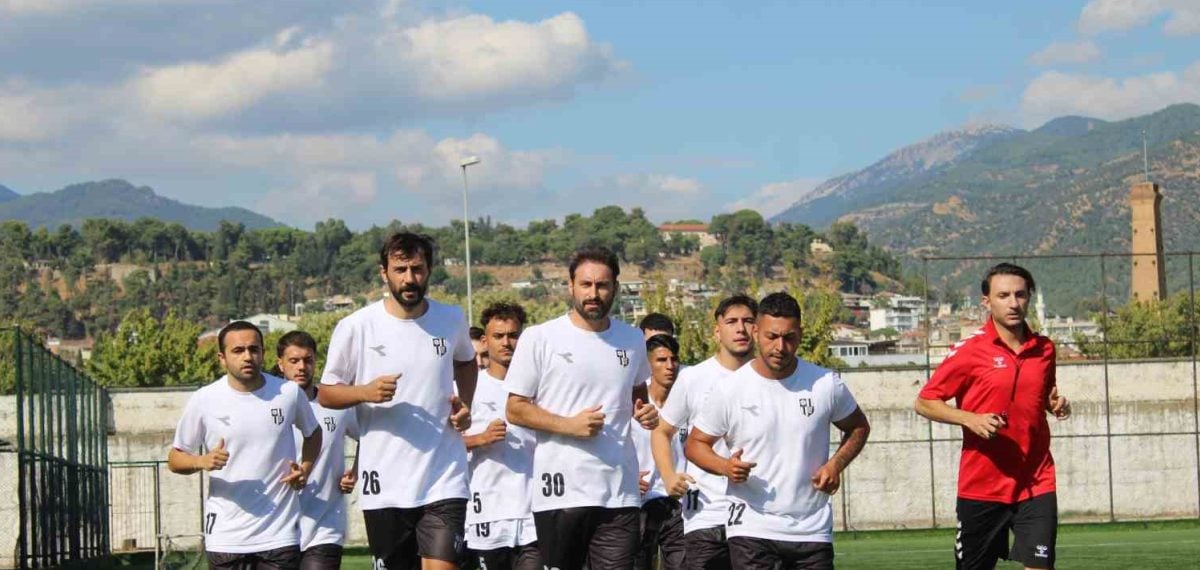 Aydınspor yeni sezona şampiyonluk hedefiyle Adnan Menderes’te başladı