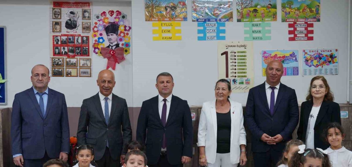 Ayvalık’ta 10 bin 946 öğrenciyle yeni eğitim yılı törenle açıldı