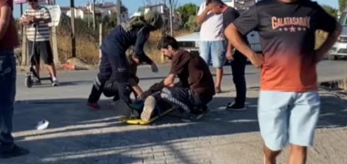 Ayvalık’ta tali yol kavşağında motosikletle otomobil çarpıştı, sürücü yaralandı