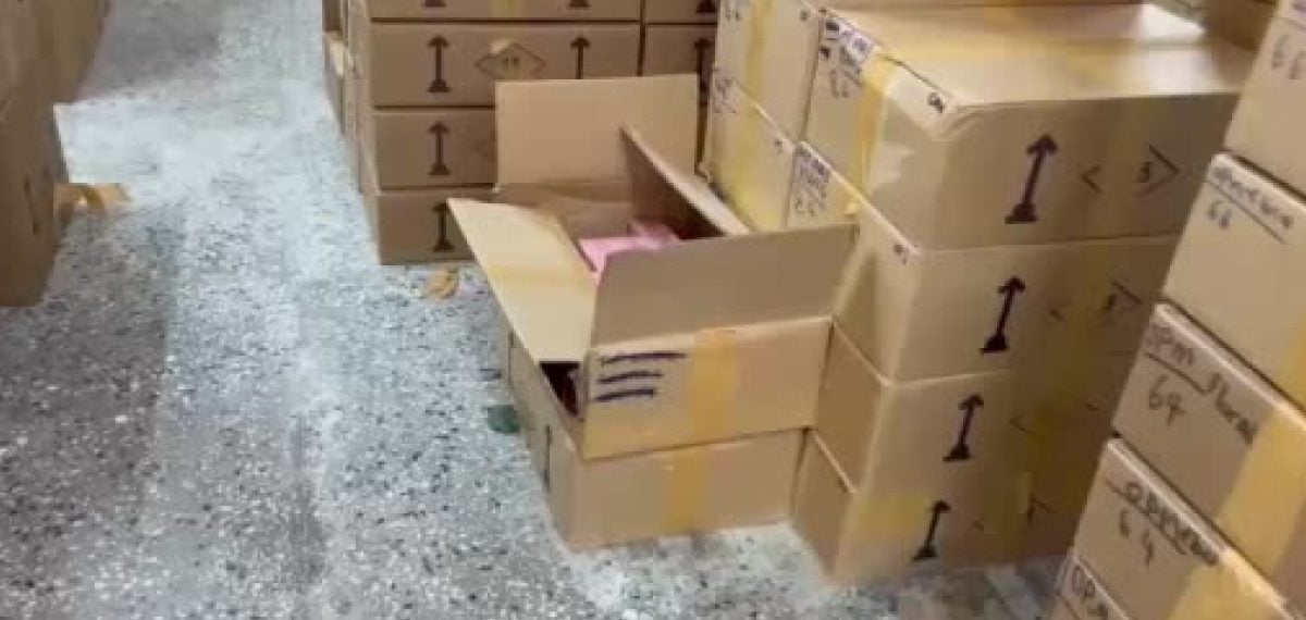 Bağcılar’da 200 bin şişe sahte parfüm ele geçirildi, 2 şüpheli gözaltında