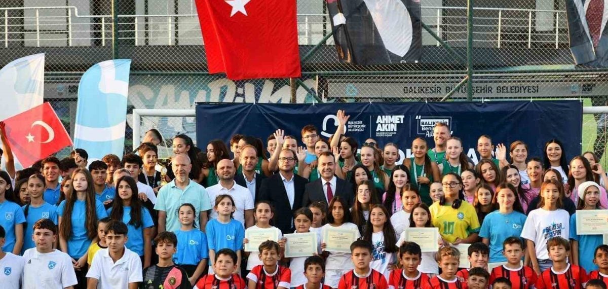 Balıkesir’de 3 bin çocuk Yaz Spor Okulları’ndan mezun oldu, ödüller törenle verildi