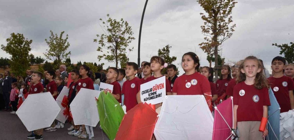 Balıkesir’de ‘Uçurtmalar Vurulmasın’ etkinliğiyle çocuklardan barış ve umut mesajı