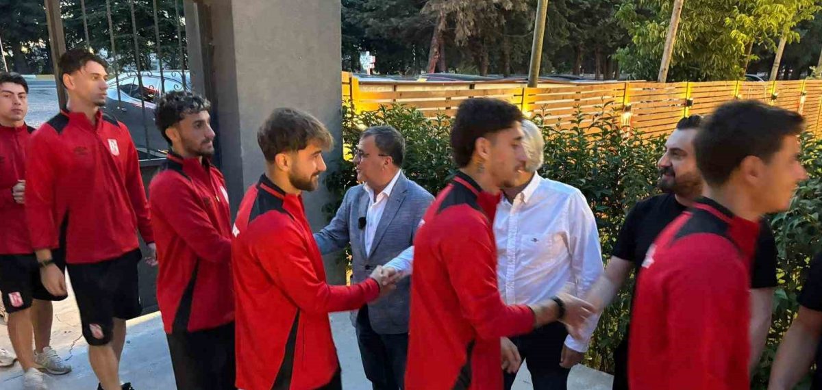 Balıkesirspor, Altıeylül Belediye Başkanı Şehirli ile yeni sezona moral verdi