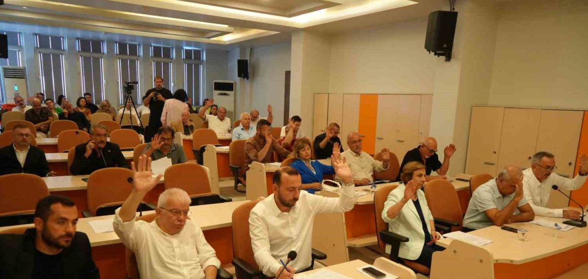 Belediye meclisinde maaş krizi: Teminat mektubunun gecikmesi çalışanları etkiledi