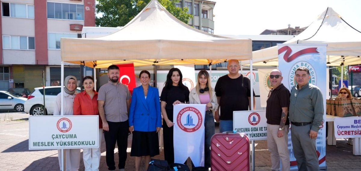 BEÜ, yeni öğrencileri kentteki terminallerde karşıladı ve bilgilendirdi