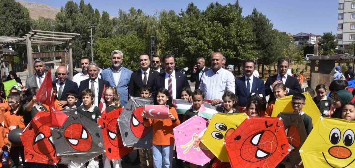 Bitlis’te çocuklar için “Uçurtmalar Vurulmasın” etkinliği düzenlendi