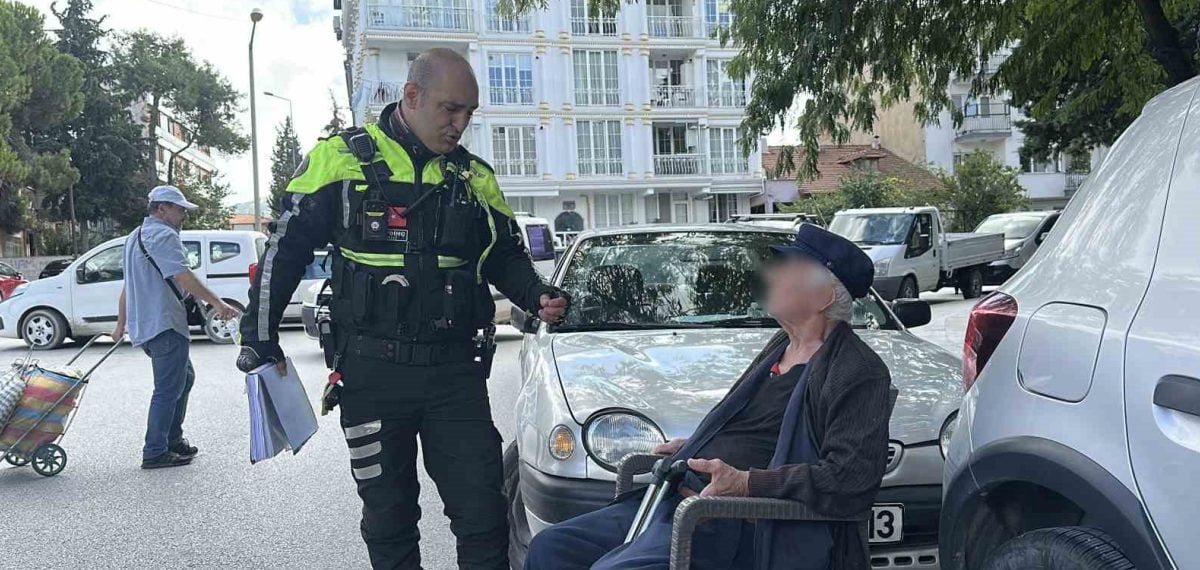 Burdur’da 85 yaşındaki sürücünün aracı polis tarafından güvenliğe alındı