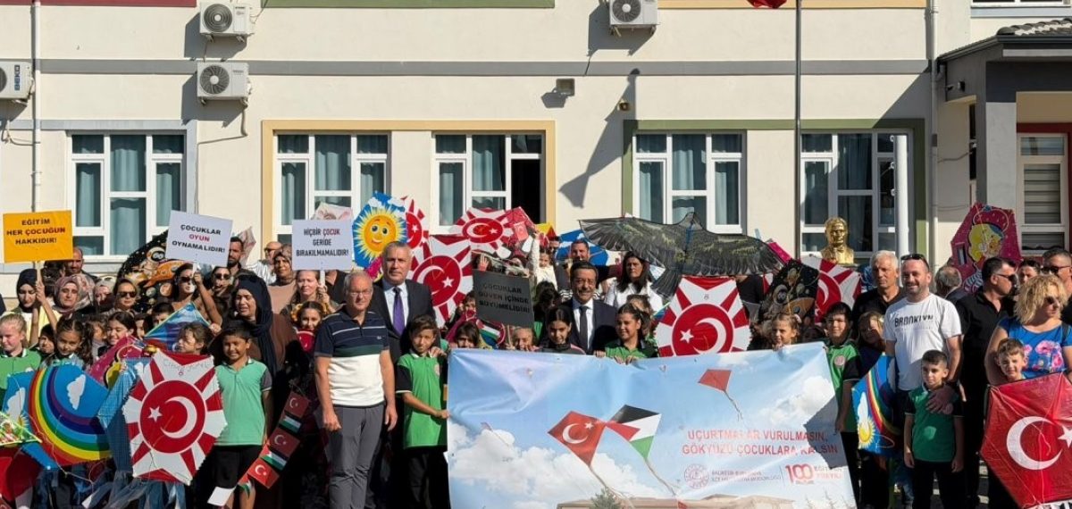 Burhaniye’de Uçurtma Şenliği: Çocuklar Gökyüzüne Barış ve Umut Mesajı Gönderdi