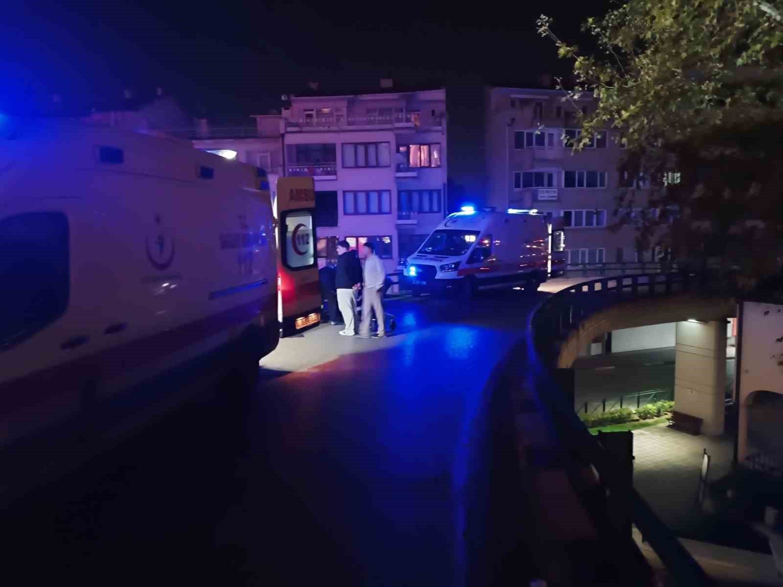 Bursa’da çalıntı motosiklet bariyerlere çarptı, 3 kişi yaralandı