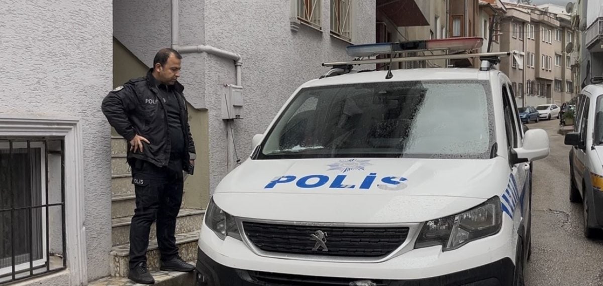 Bursa’da izinli üç arkadaşın kaldığı evde bir kişi ölü bulundu