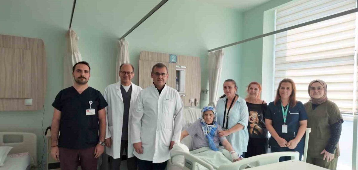 Bursa’da üçüncü açık kalp riskine alternatif uygulandı: Metalik kapağa valve-in-valve TAVI