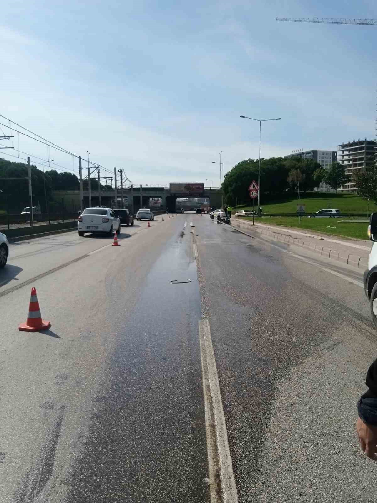 Bursa’da yola dökülen kimyasal bidonlar trafiği durdurdu, AFAD tehlike yok dedi